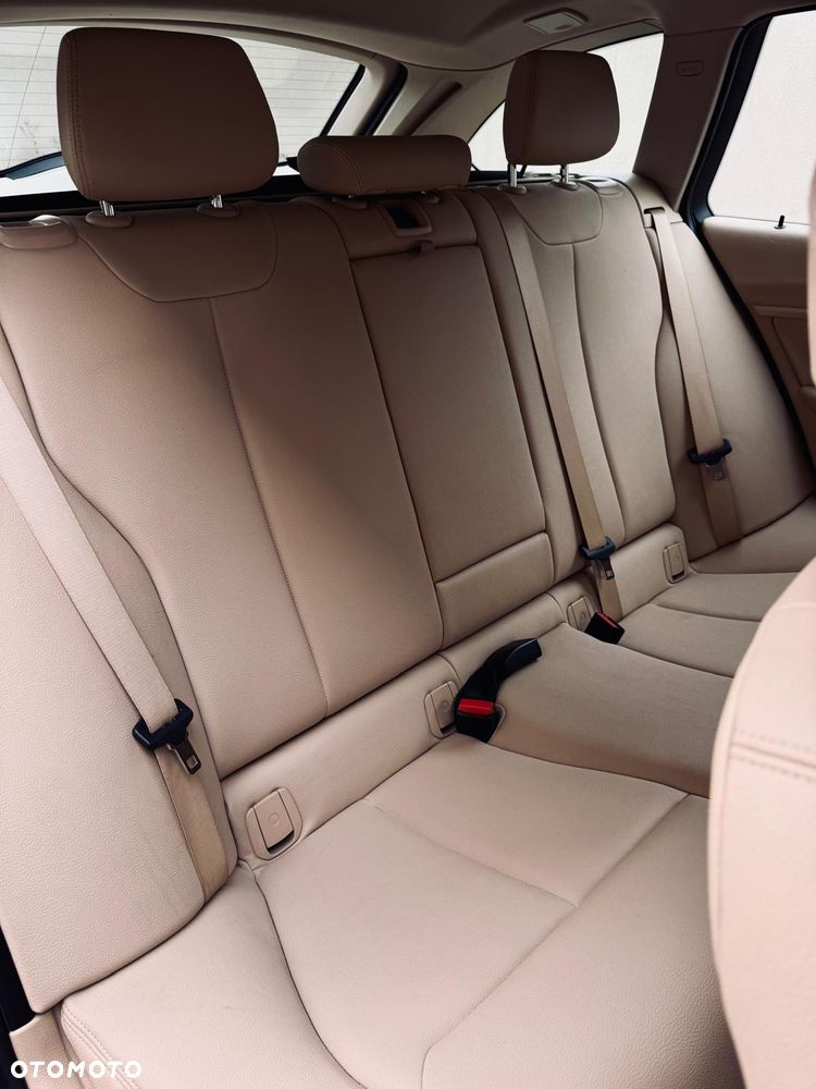 BMW Seria 3 318d Sport Line - 12