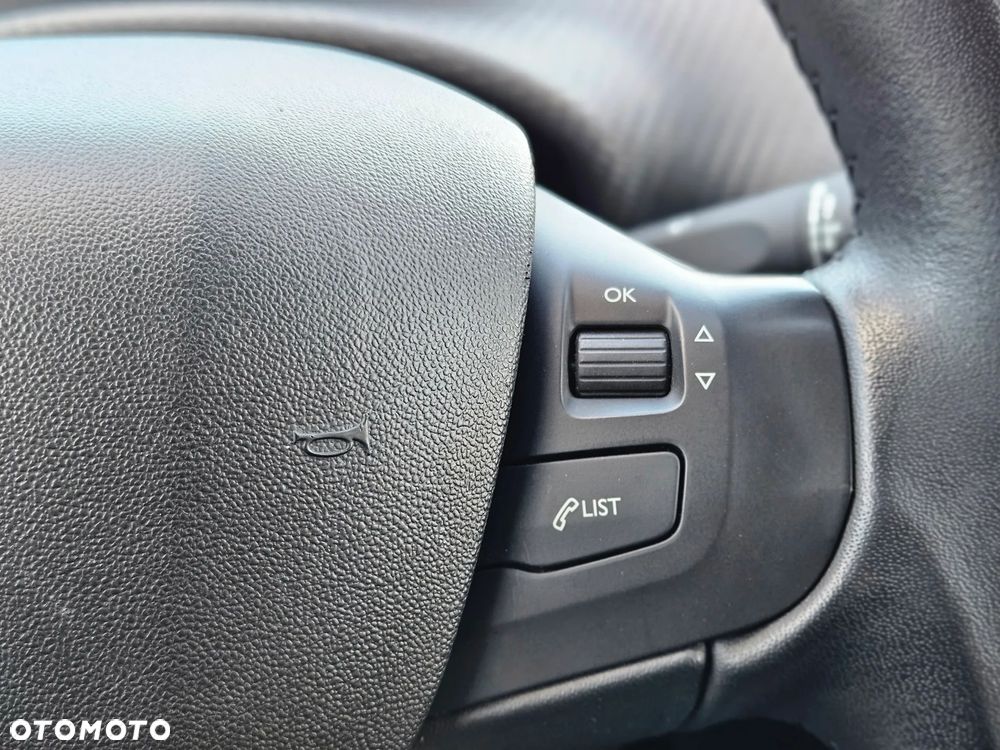 Peugeot 2008 1.2 Pure Tech Style S&S - 20