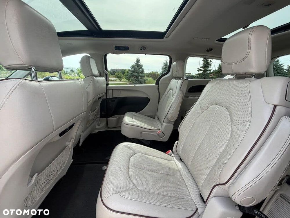 Chrysler Pacifica - 12