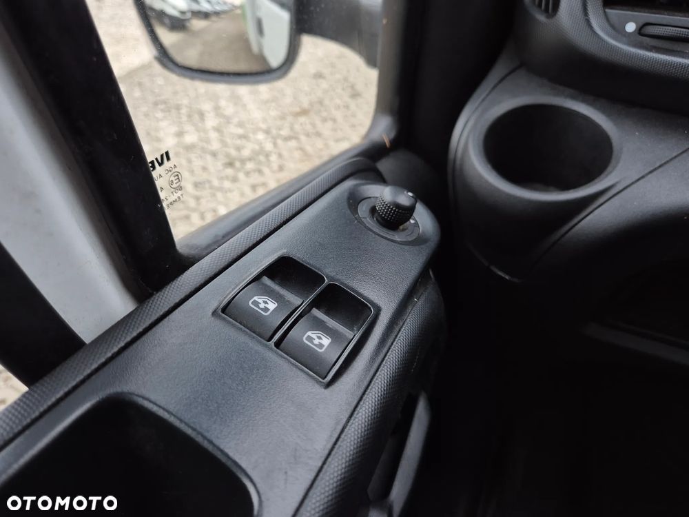 Iveco Daily 35S16 Hi-Matic, Kontener 8PAL, winda 750KG - 10