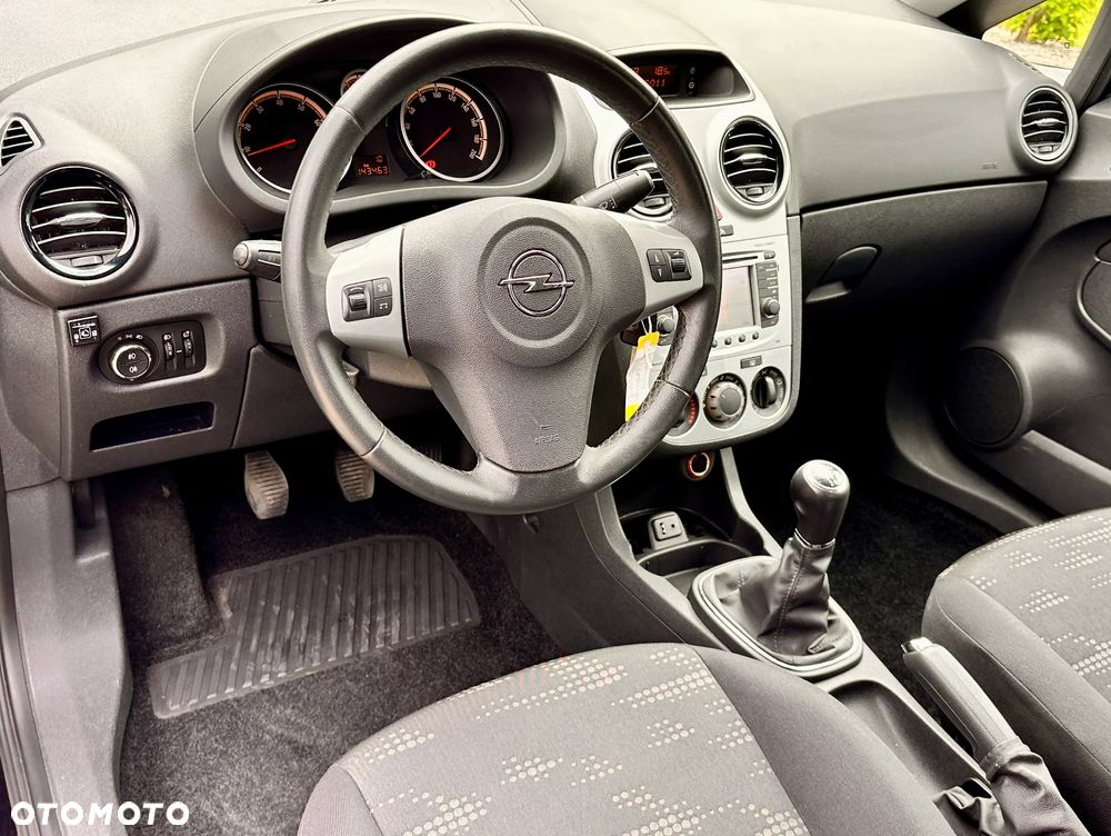 Opel Corsa 1.2 16V Cosmo - 3