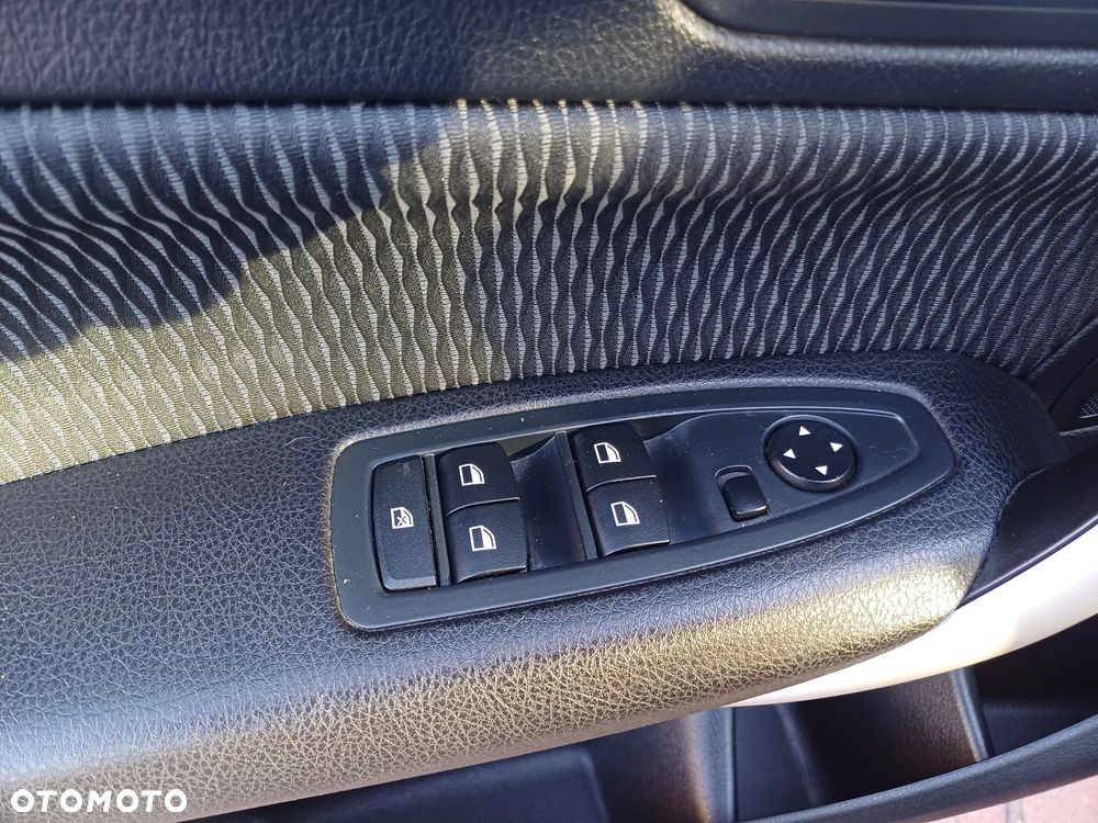 BMW Seria 1 118i Sport Line - 9