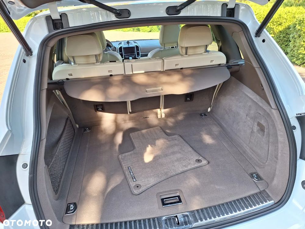 Porsche Cayenne - 23