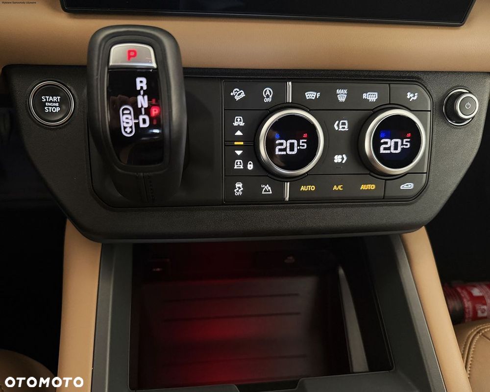 Land Rover Defender - 20