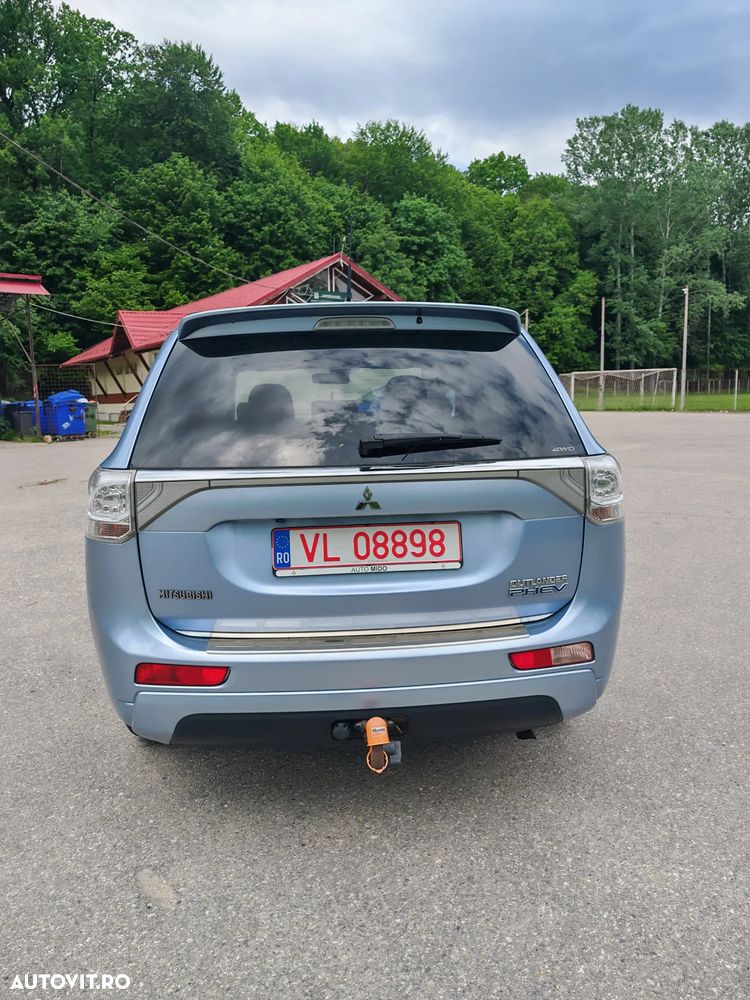Mitsubishi Outlander - 7