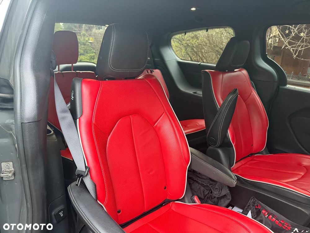 Chrysler Pacifica - 25