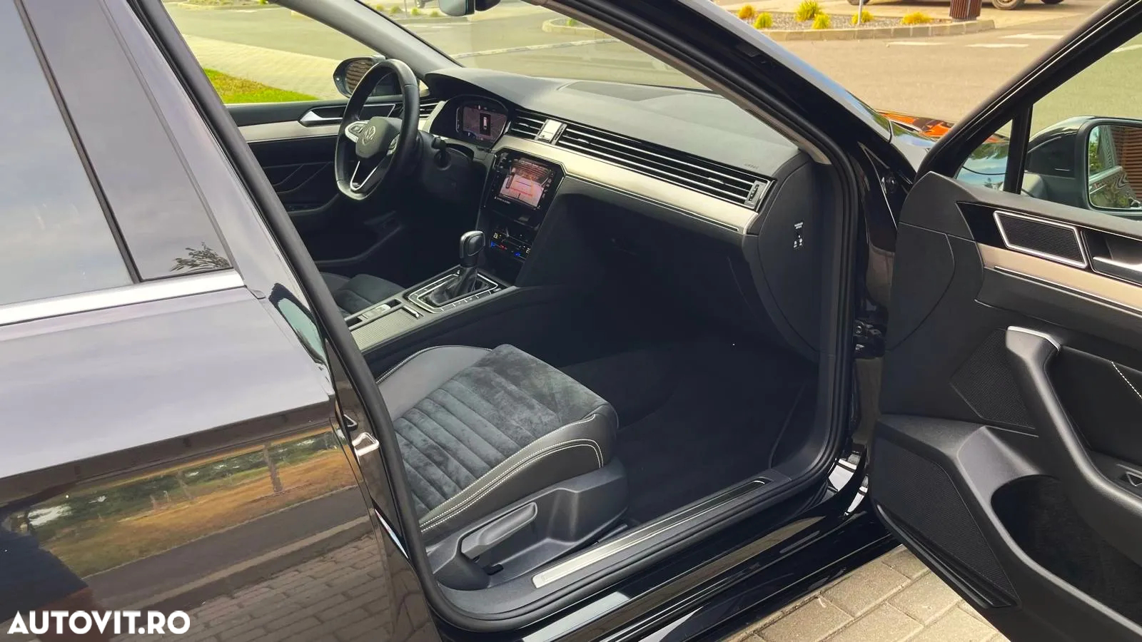 Volkswagen Passat Variant 2.0 TDI SCR DSG Elegance - 17