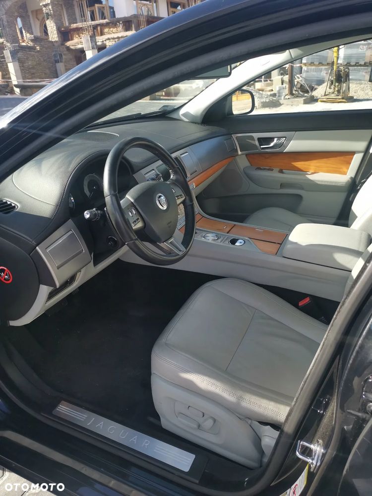 Jaguar XF - 3