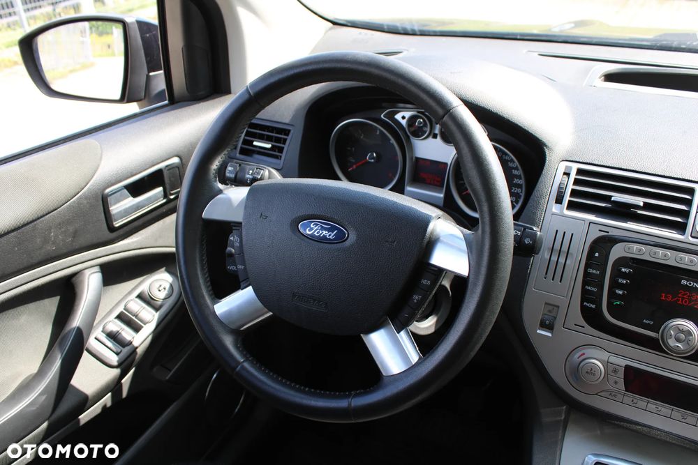 Ford Kuga 2.0 TDCi 2x4 Titanium - 16