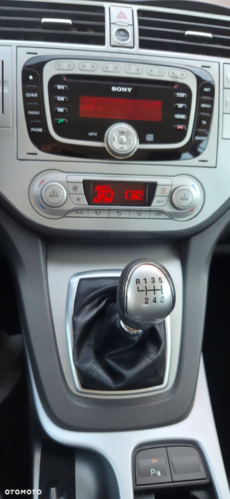 Ford Kuga 2.0 TDCi 2x4 Titanium - 26