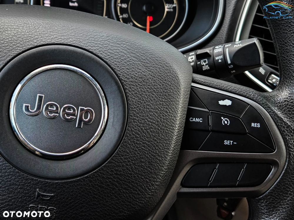 Jeep Cherokee - 29