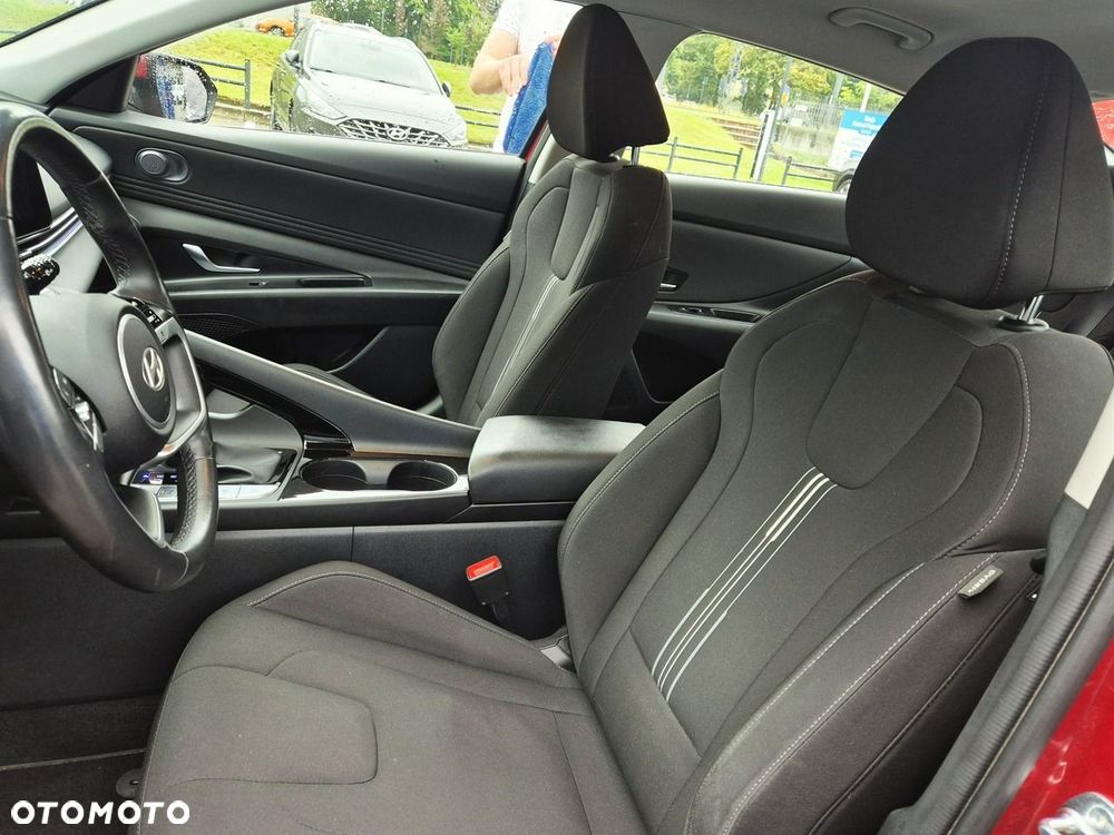 Hyundai Elantra - 11