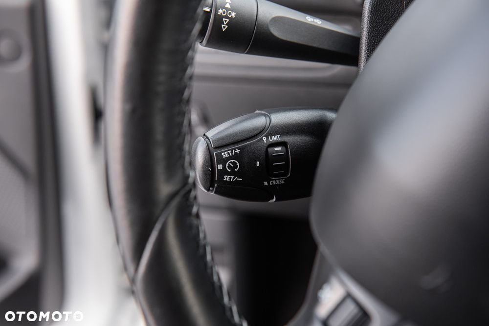 Peugeot 2008 1.6 BlueHDi Allure S&S - 18