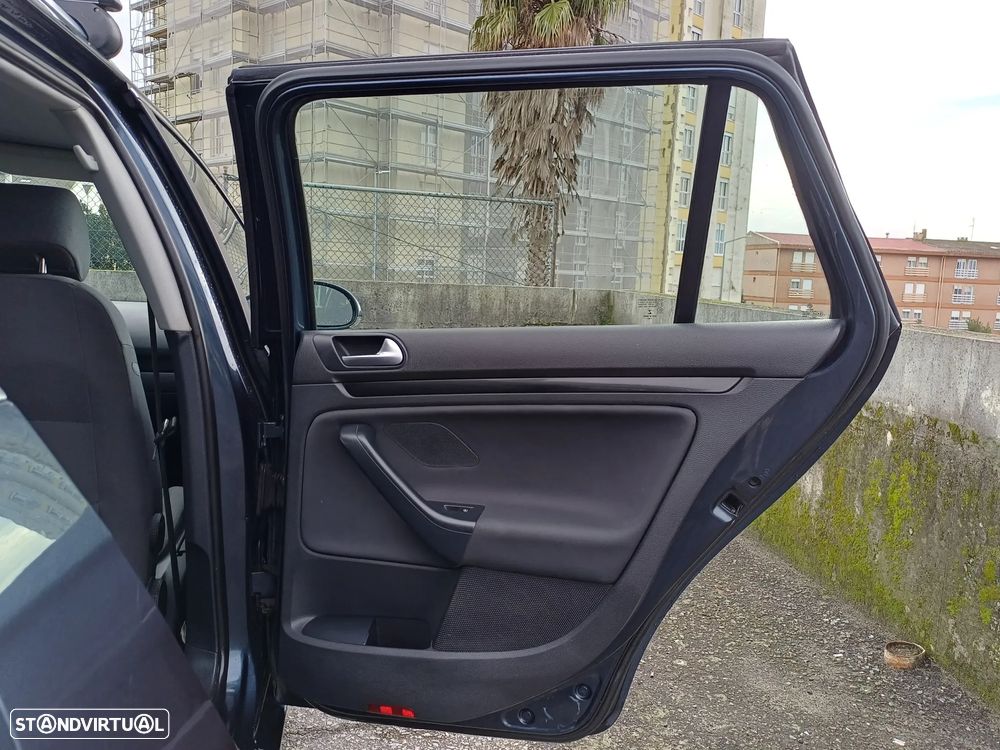 VW Golf Variant 1.6 TDi Confortline - 38