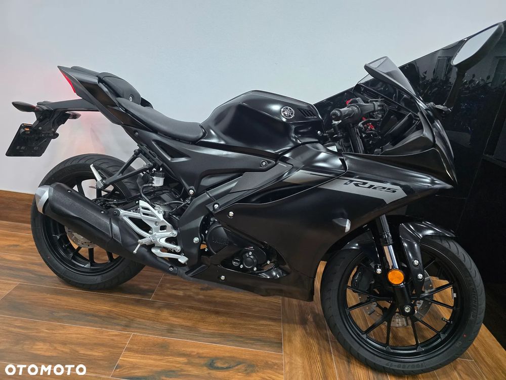 Yamaha YZF - 37