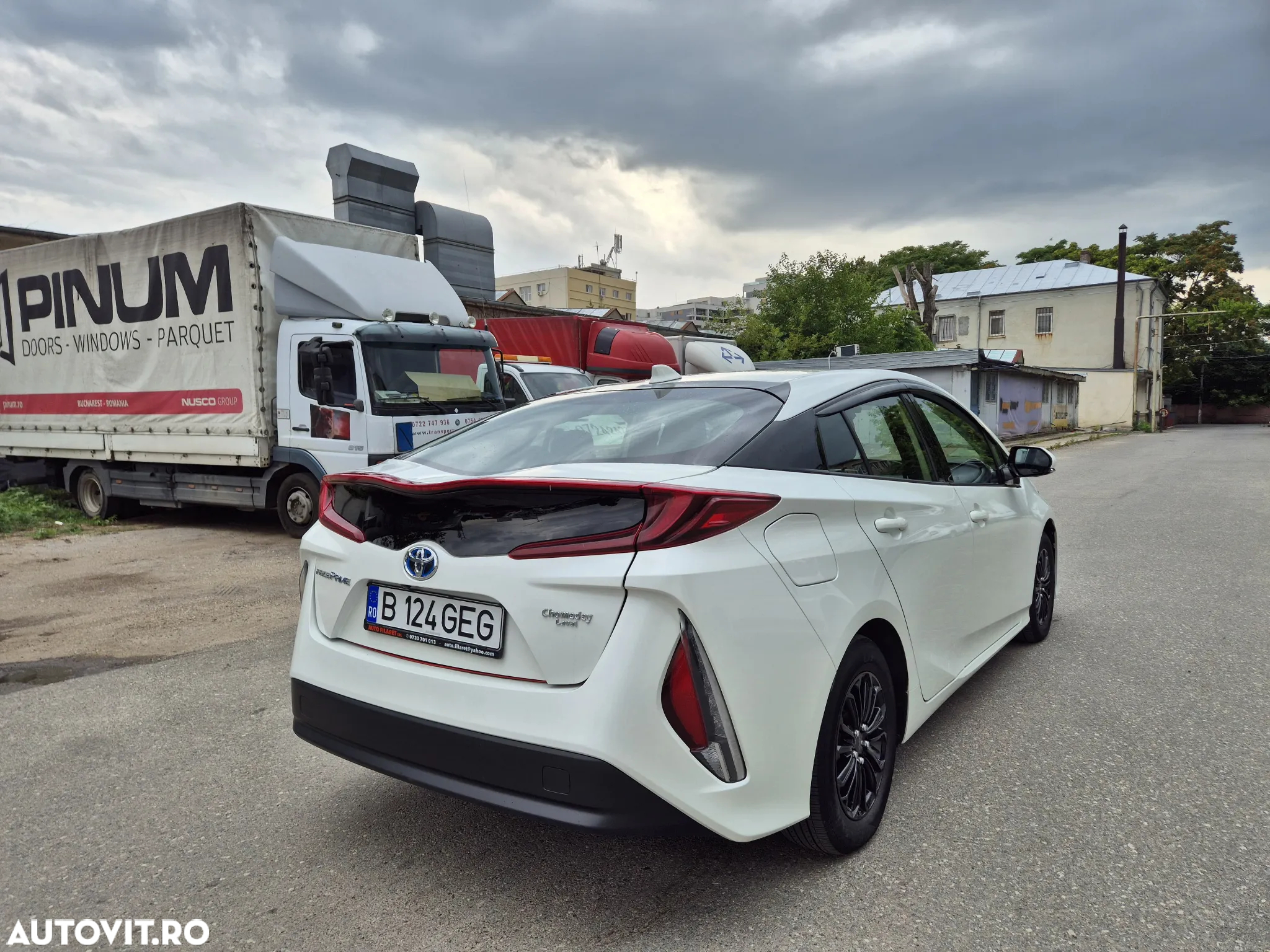 Toyota Prius Plug-in Hybrid Executive - 3