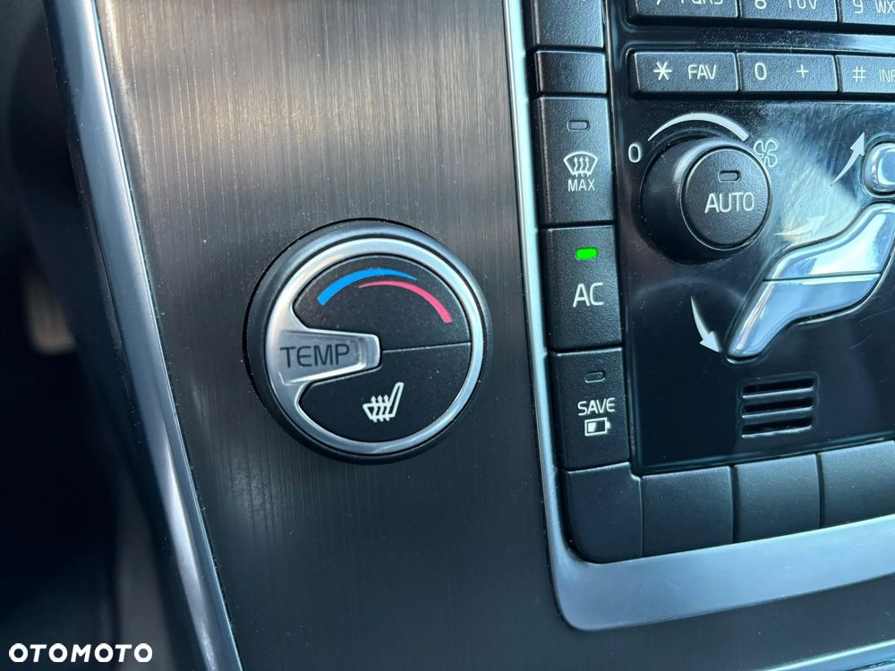 Volvo V60 D6 AWD Plug-in Hybrid Momentum - 14