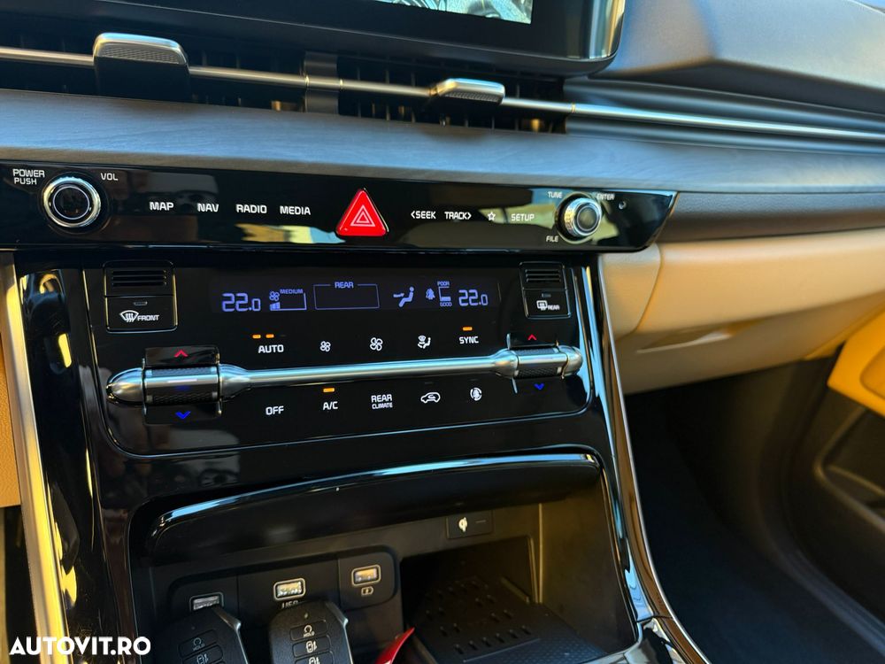 Kia Carnival - 11