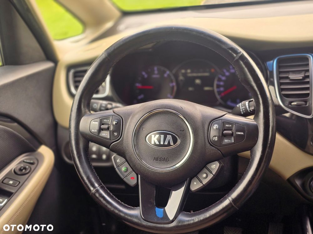 Kia Carens 1.7 CRDi 136 Fifa World Cup Edition - 24