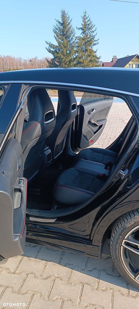 Mercedes-Benz CLA - 4