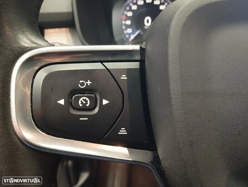 Volvo XC 40 2.0 D3 Momentum Geartronic - 19