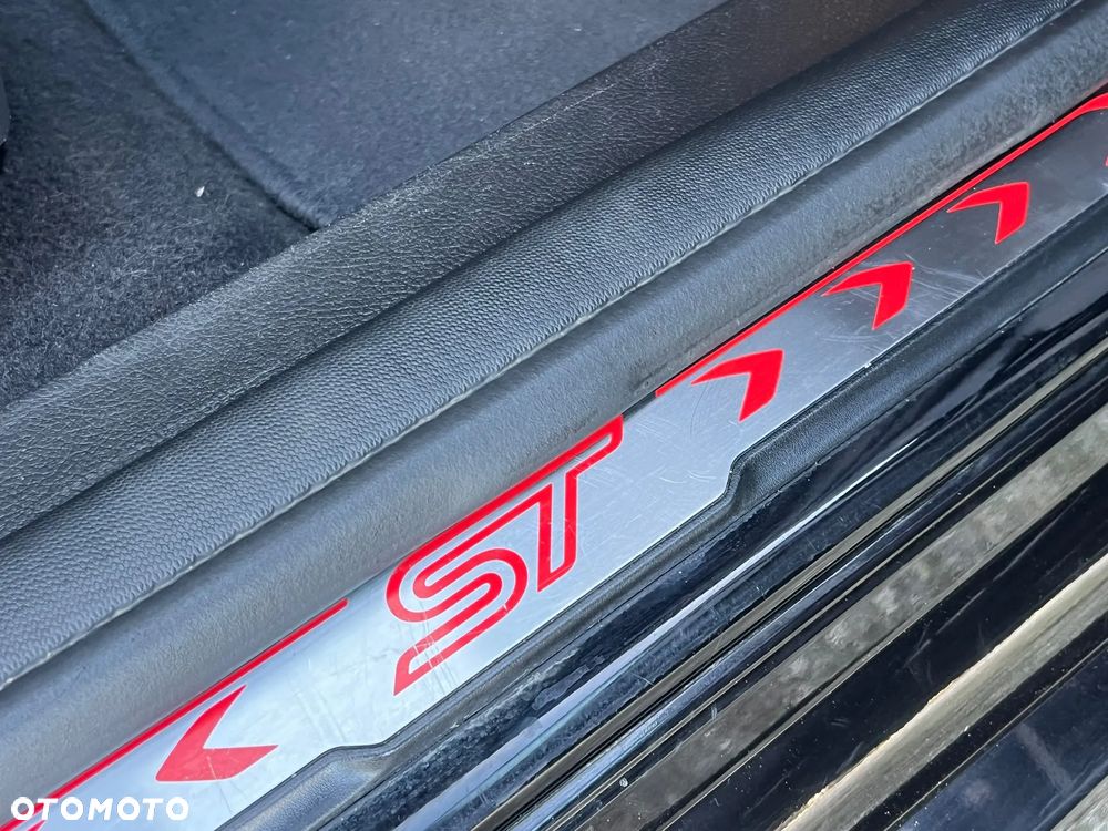 Ford Focus ST - 17