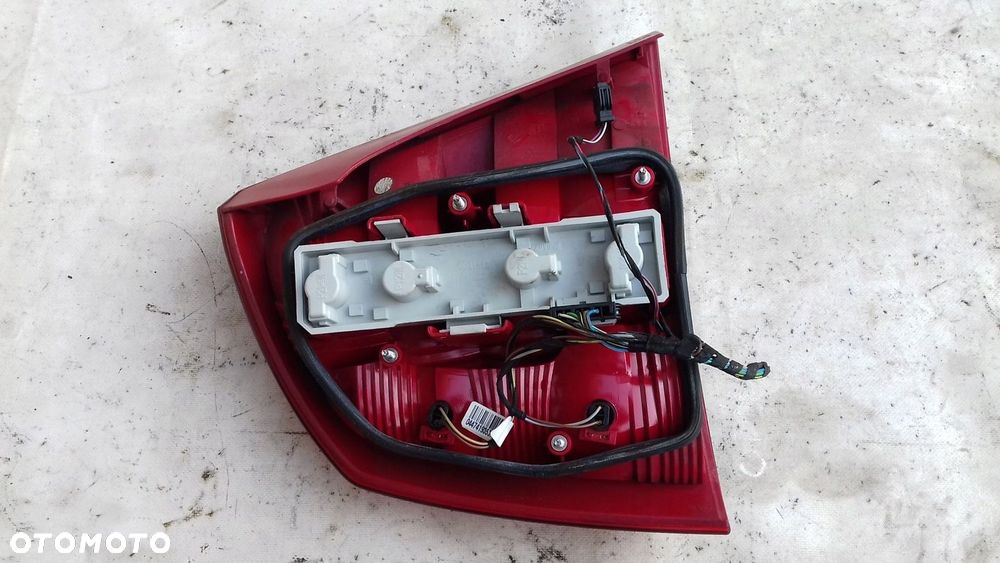 LAMPA PRAWY TYŁ TYLNA 1Z5945096A SKODA OCTAVIA II 2 HB 04-08 - 4