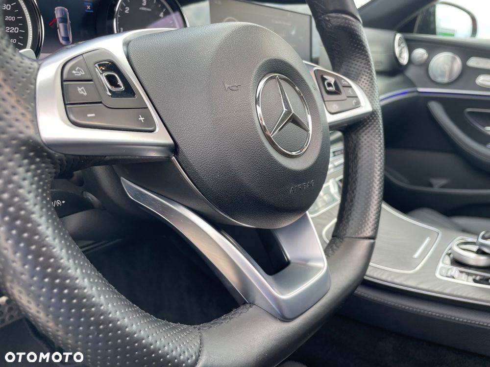 Mercedes-Benz Klasa E 220 d 4-Matic 9G-TRONIC - 32