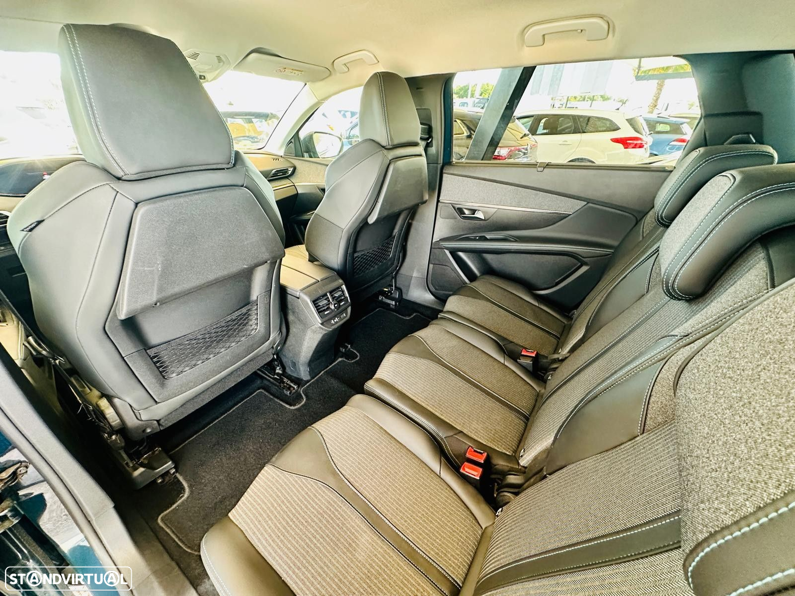 Peugeot 5008 1.5 BlueHDi Allure EAT8 - 23