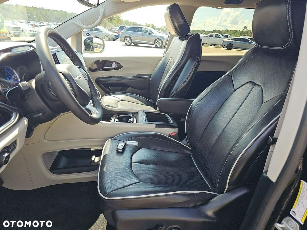 Chrysler Pacifica - 7