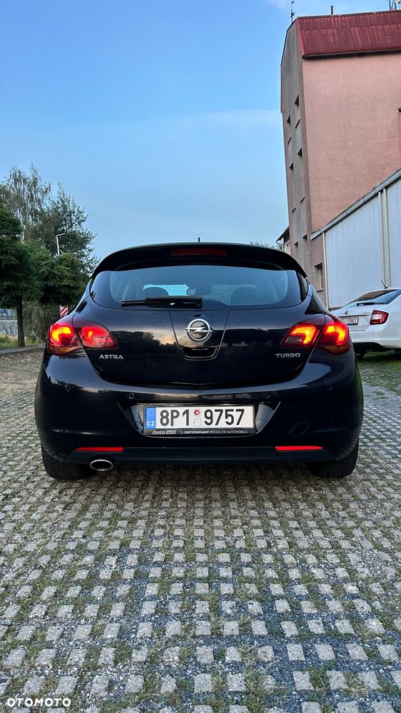 Opel Astra 2010 photo 3