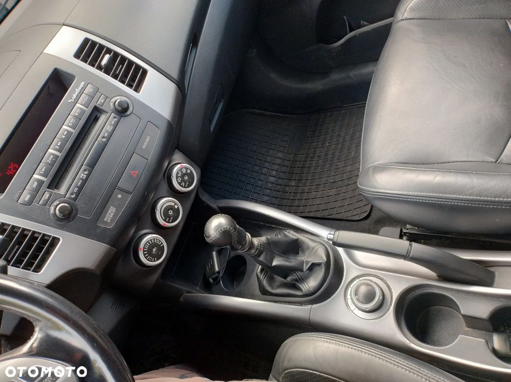 Mitsubishi Outlander - 10