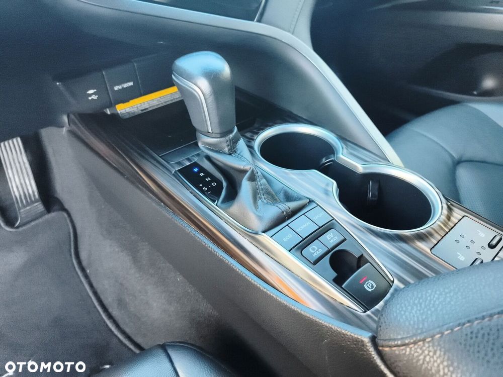 Toyota Camry 2.5 Hybrid Executive CVT - 23