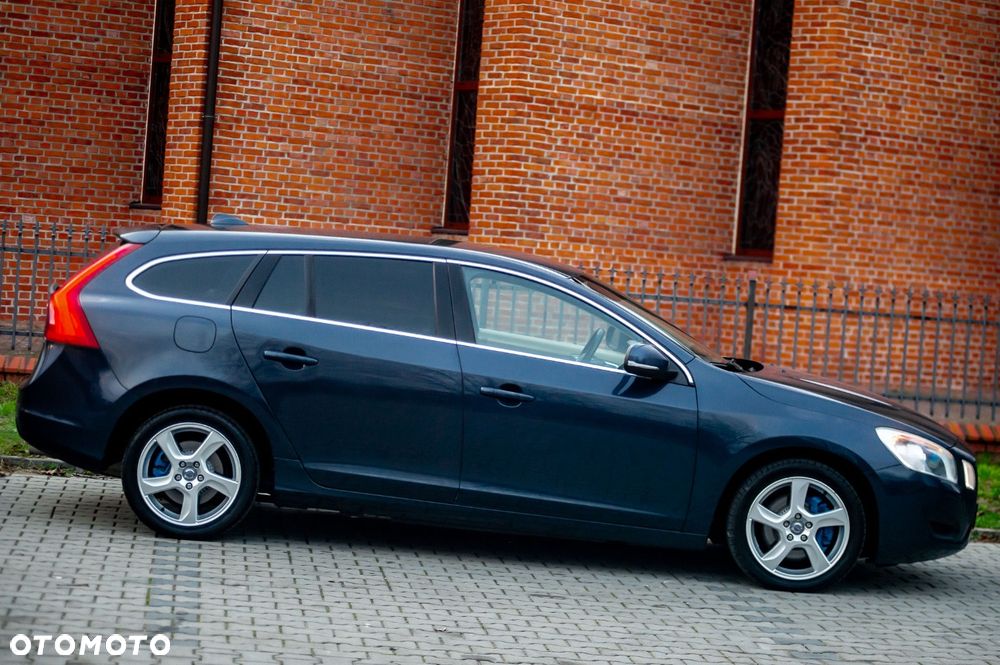 Volvo V60 T6 AWD Geartronic Momentum - 10