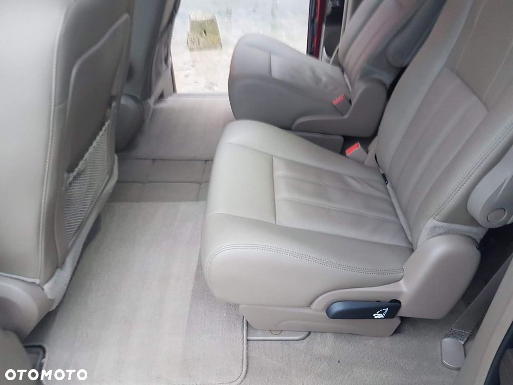 Chrysler Town & Country - 4
