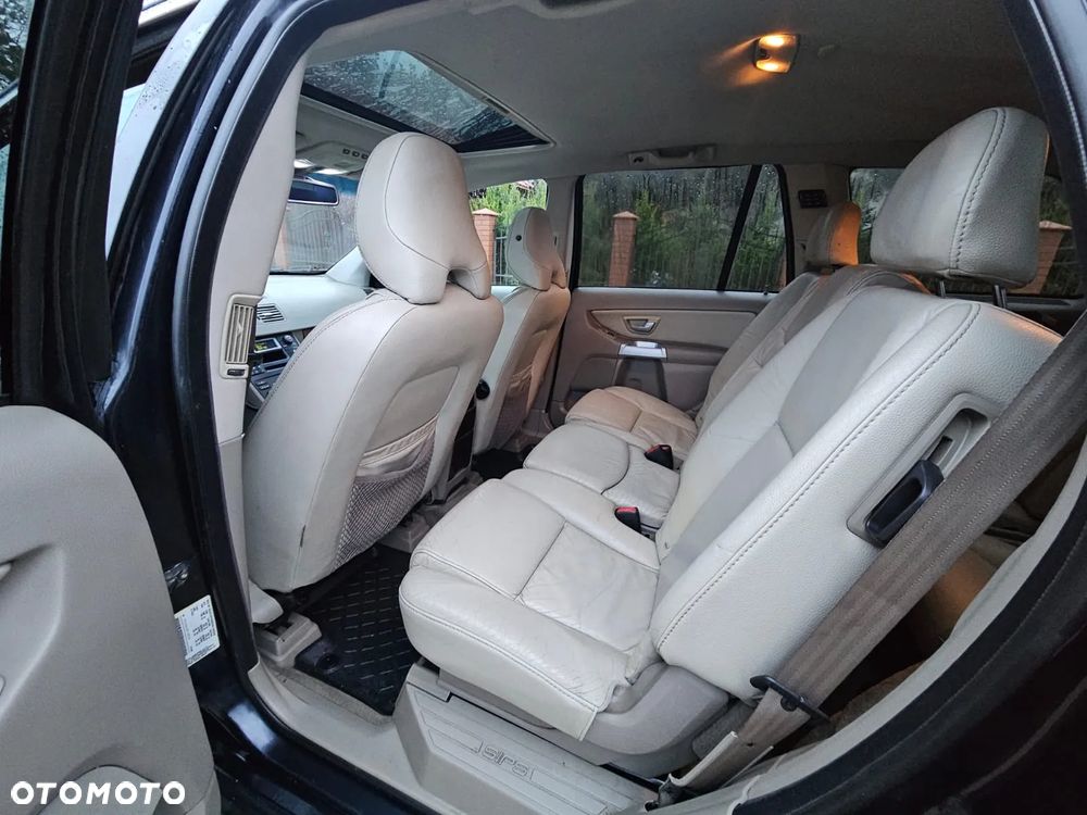 Volvo XC 90 - 9