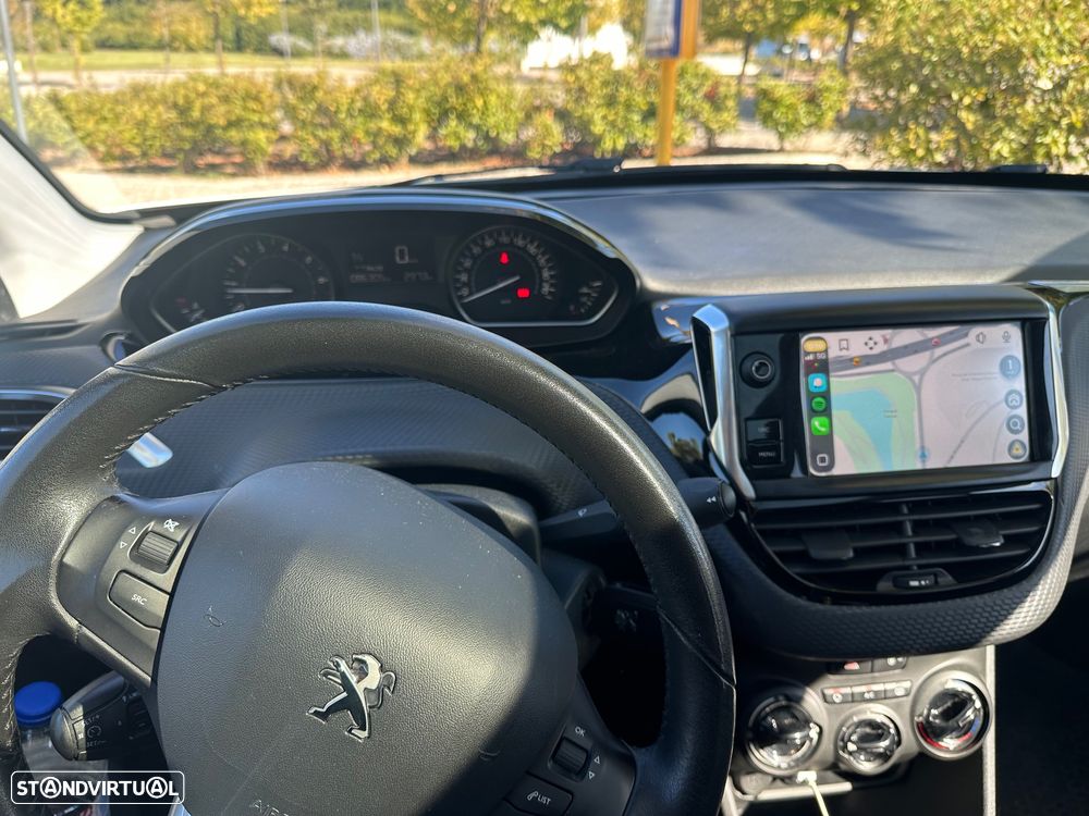 Peugeot 2008 1.2 PureTech Allure - 8
