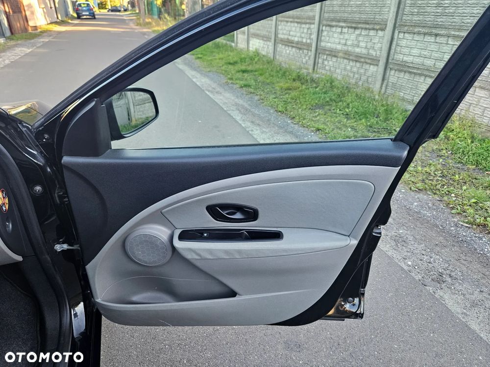 Renault Megane 1.6 16V 100 TomTom Edition - 16