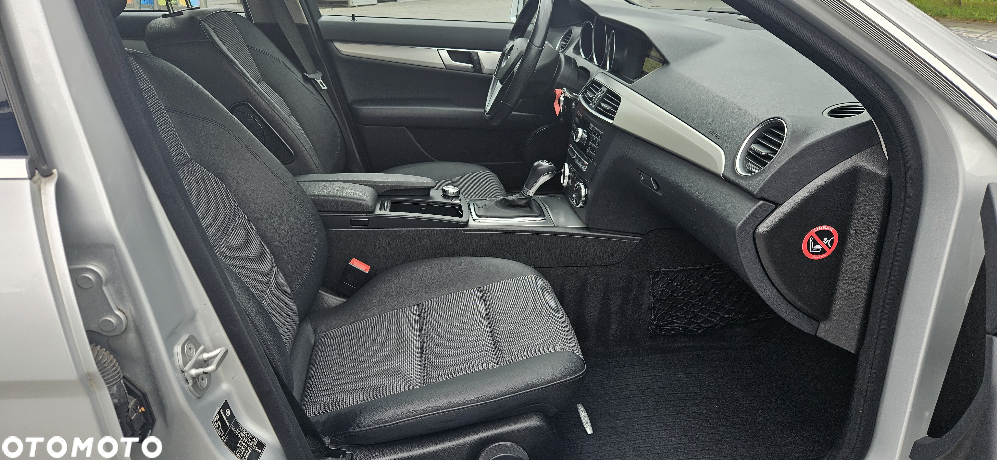 Mercedes-Benz Klasa C 180 T CGI Automatik BlueEFFICIENCY Avantgarde - 22