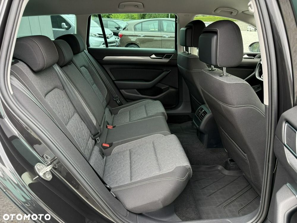 Volkswagen Passat Variant 2.0 TDI SCR Business DSG - 14