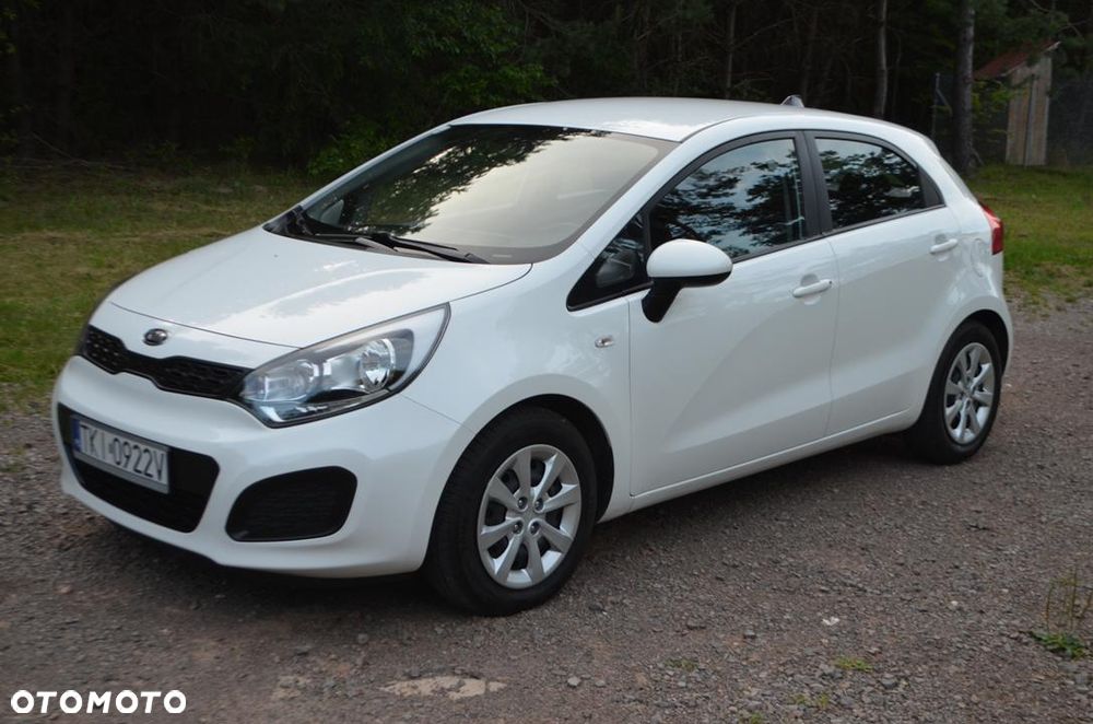 Kia Rio 1.2 L - 8