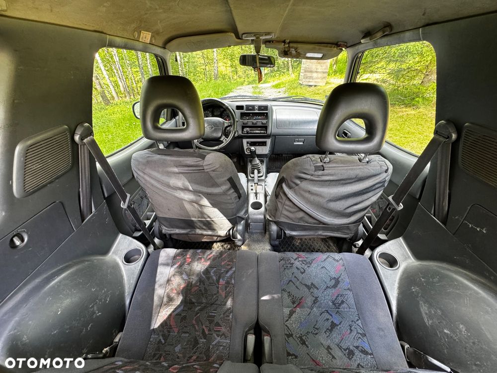 Toyota RAV4 2.0 - 7