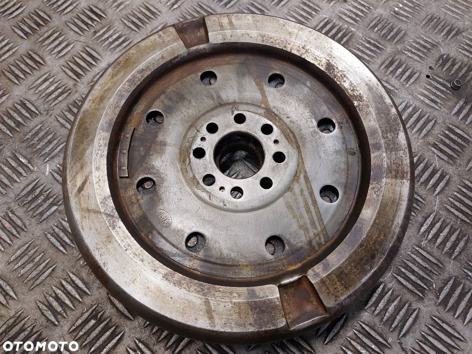 KOŁO DWUMASOWE SPRZĘGŁO DSG AUTOMAT PASSAT B8 2.0 TDI 06K105266AC - 4