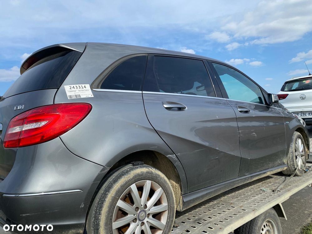 Mercedes-Benz Klasa B 180 CDI (BlueEFFICIENCY) 7G-DCT - 4