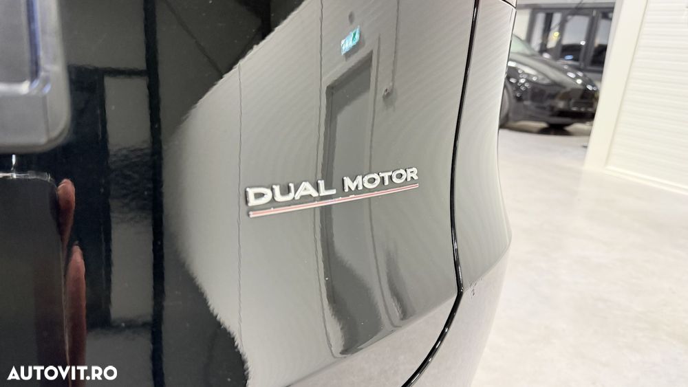 Tesla Model Y Performance Dual Motor AWD - 19