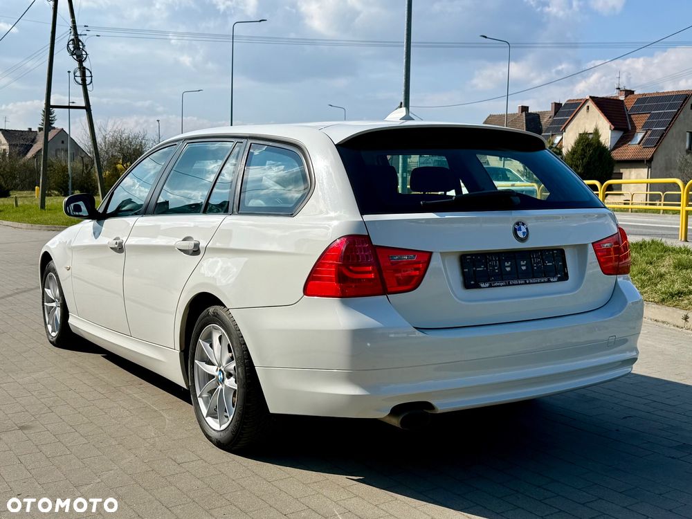 BMW Seria 3 320d xDrive DPF - 12