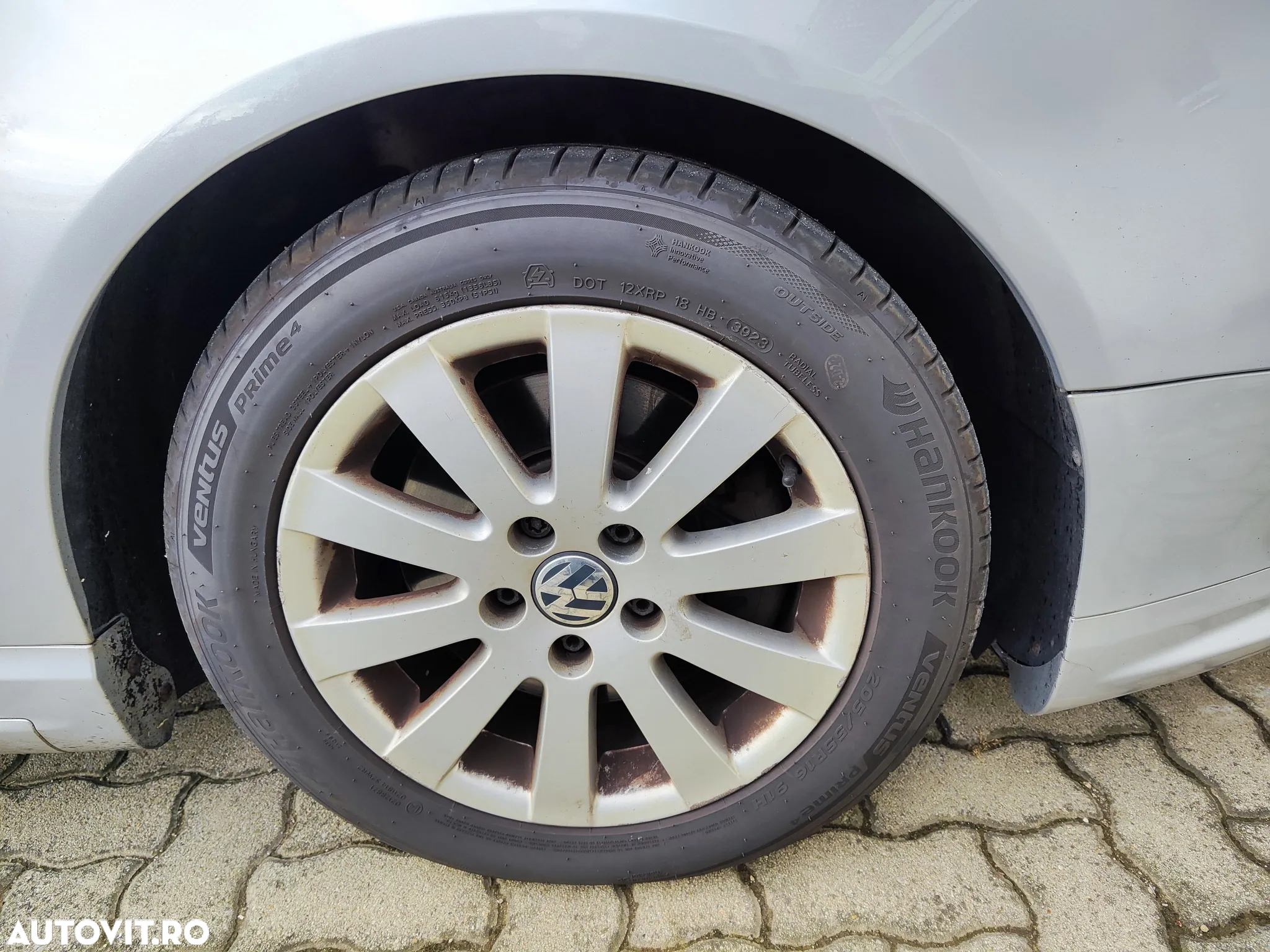 Volkswagen Passat - 11