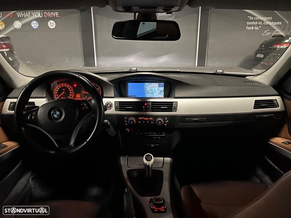 BMW 320 d Touring Navigation Sport - 16