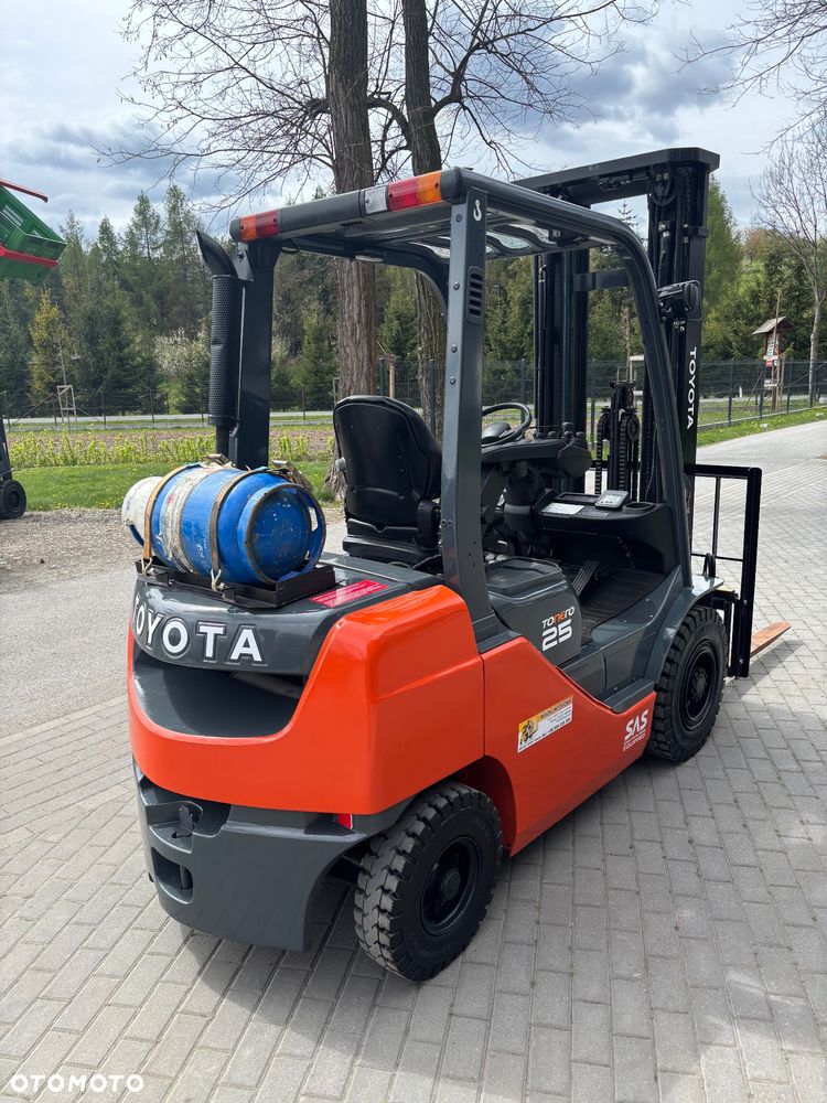 Toyota 8FGF25 GWARANCJA LPG+BENZYNA triplex DOSTAWA 42 400 NETTO - 7