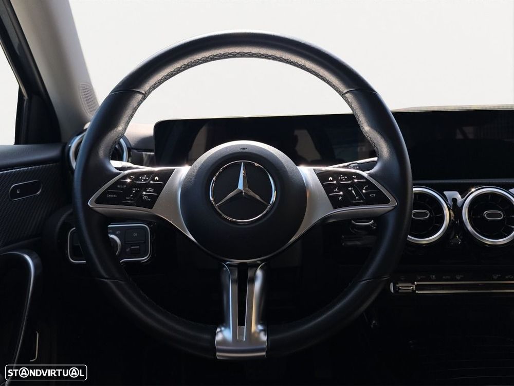Mercedes-Benz A 250 Limousine - 12